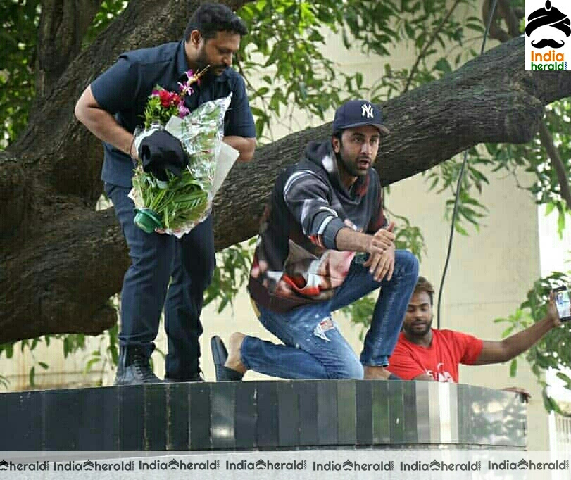 Ranbir Kapoor Celebrates His Birthday With Fans