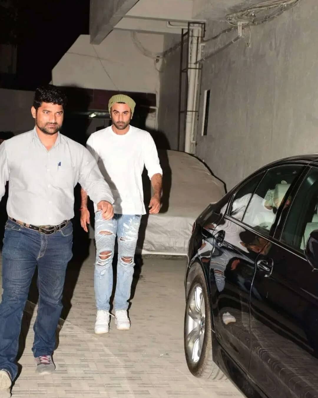 Ranbir Kapoor Spotted Outside His Home In Mumbai