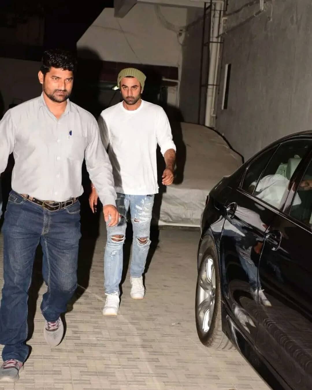 Ranbir Kapoor Spotted Outside His Home In Mumbai