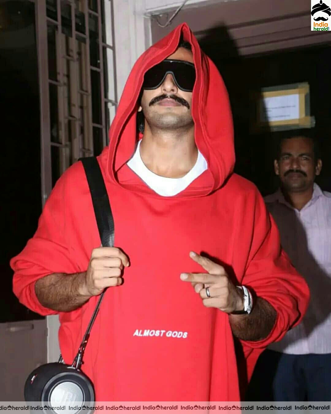 Ranveer Singh Looking weird In Red Blanket Dress