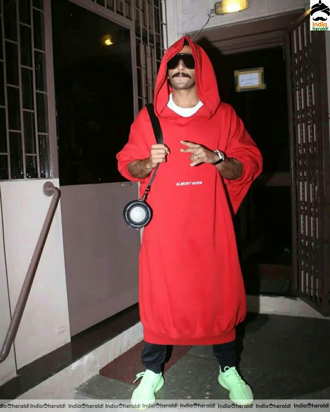 Ranveer Singh Looking weird In Red Blanket Dress