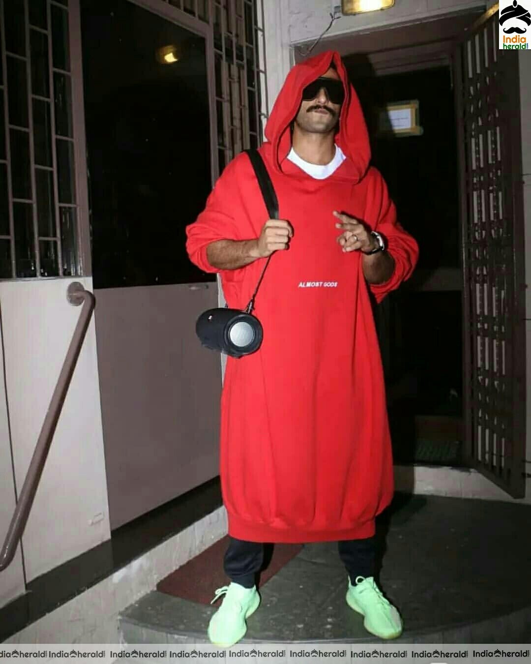 Ranveer Singh Looking weird In Red Blanket Dress