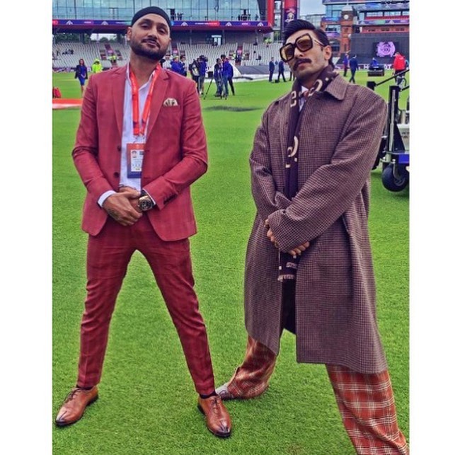 Ranveer Singh With Older Generation Cricket Player At ICC Cricket World Cup