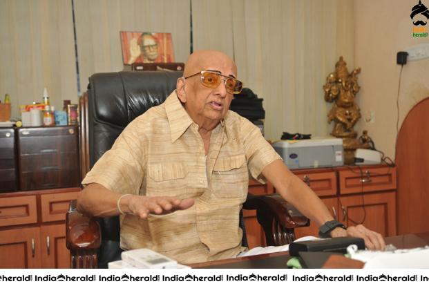 Rare and Unseen Photos of Veteran Actor Cho Ramasamy Set 3