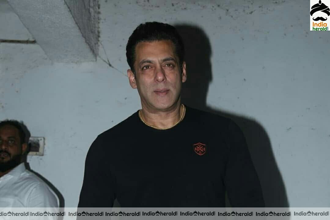 Salman khan Meet His Fan At Bandra Residence