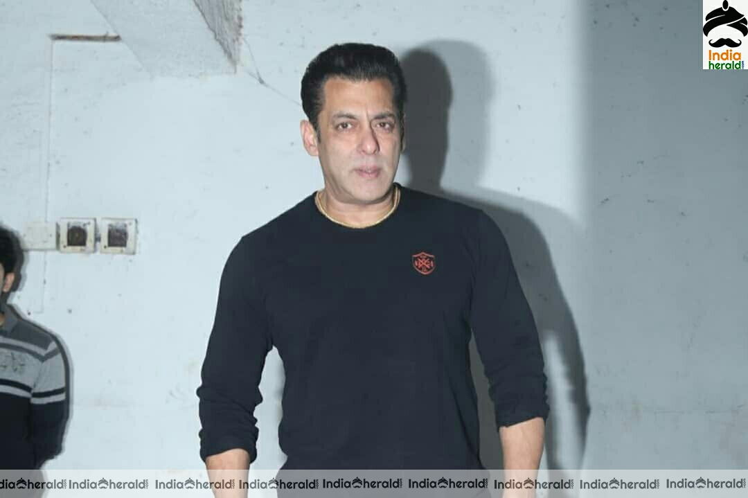 Salman khan Meet His Fan At Bandra Residence