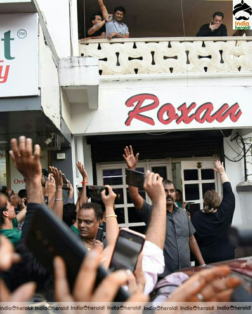 Salman khan Meet His Fan At Bandra Residence