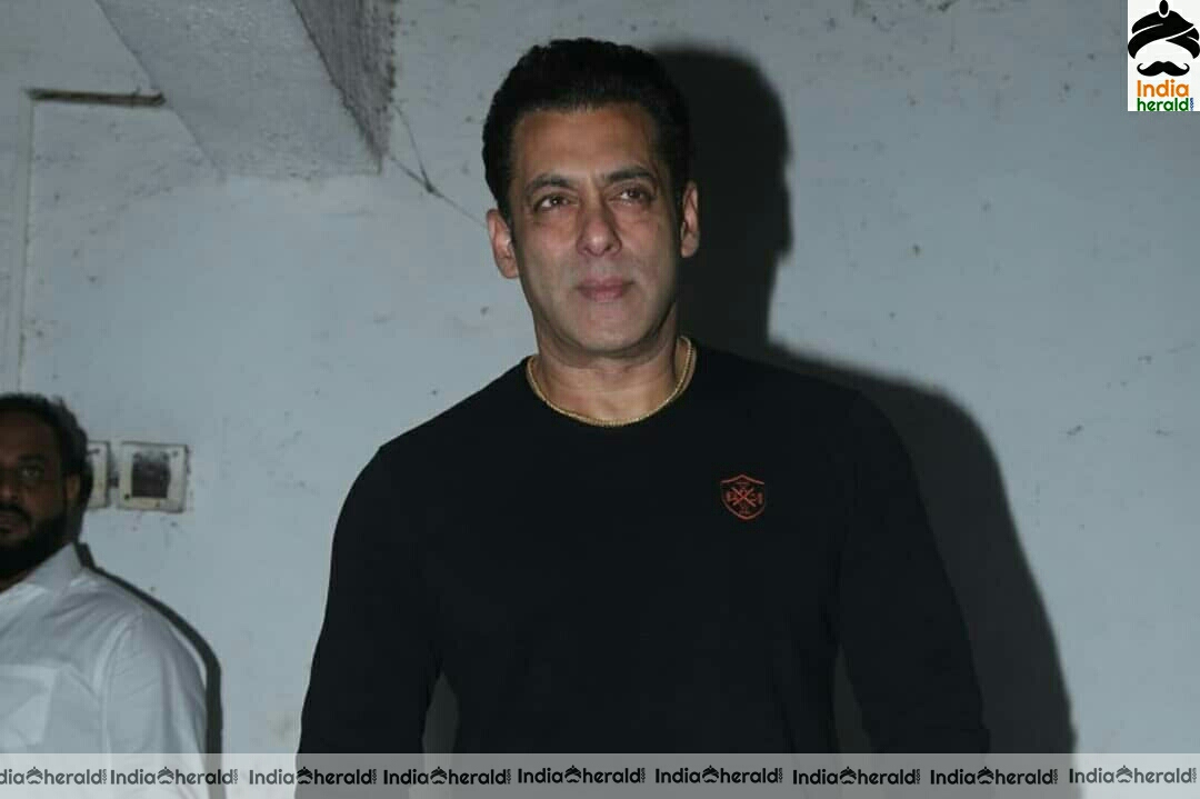 Salman khan Meet His Fan At Bandra Residence