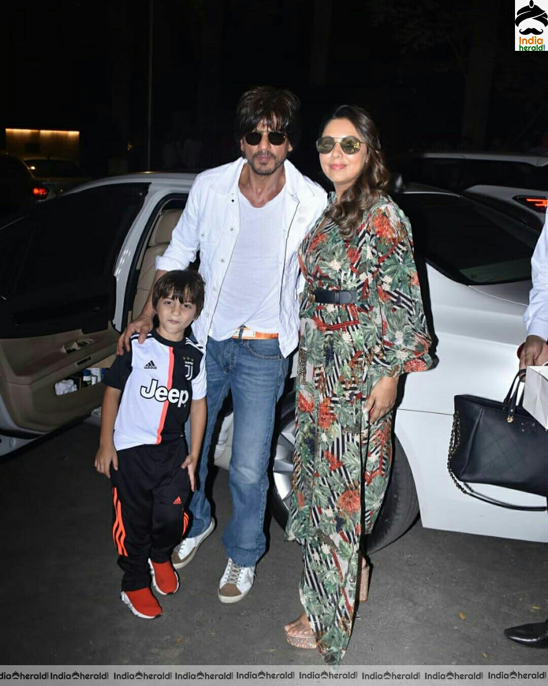 Shah Rukh Khan Spotted At Mumbai Airport With His family