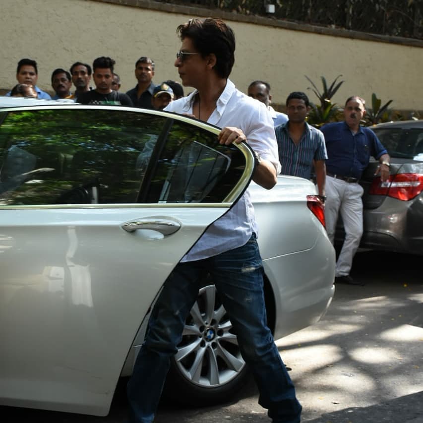 Shah Rukh Khan Spotted In A Studio Outside Mumbai