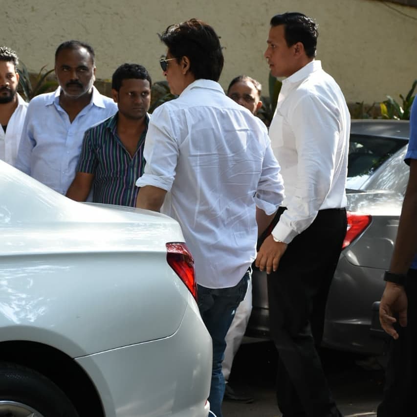 Shah Rukh Khan Spotted In A Studio Outside Mumbai