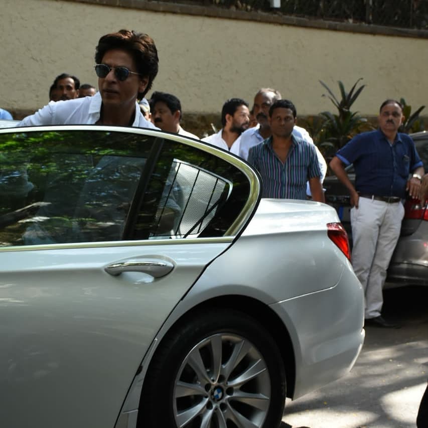 Shah Rukh Khan Spotted In A Studio Outside Mumbai
