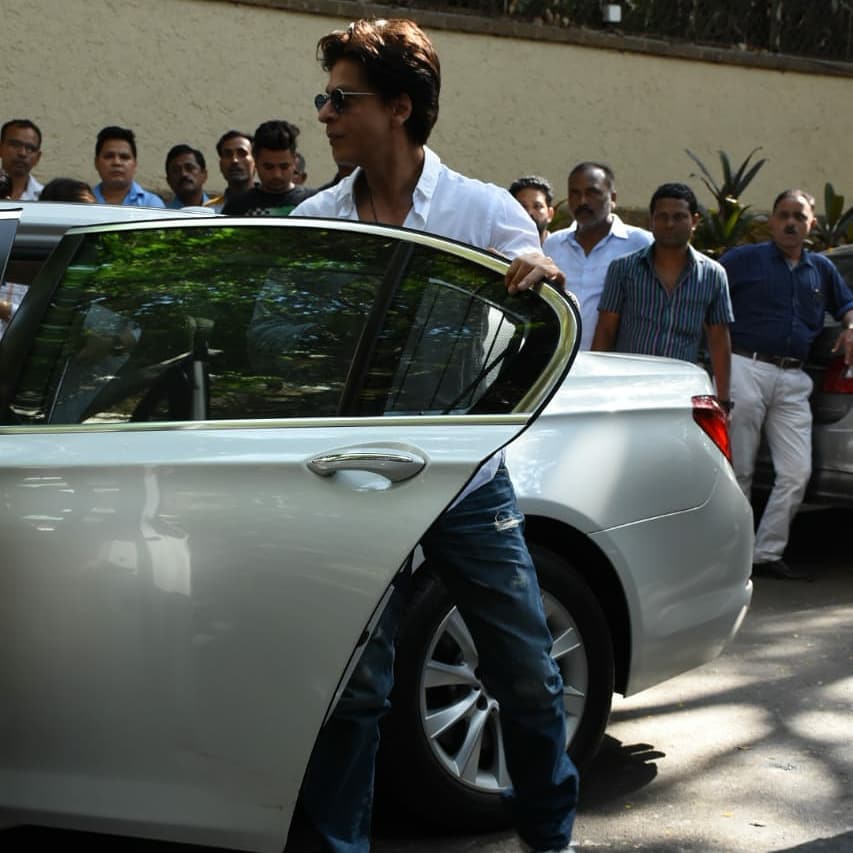 Shah Rukh Khan Spotted In A Studio Outside Mumbai