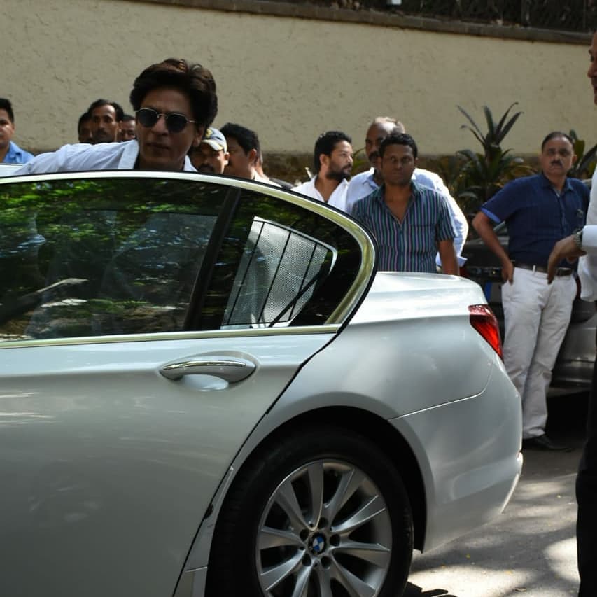 Shah Rukh Khan Spotted In A Studio Outside Mumbai