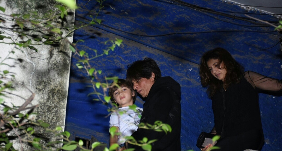 Shah Rukh Khan Spotted With His Son AbRam Khan