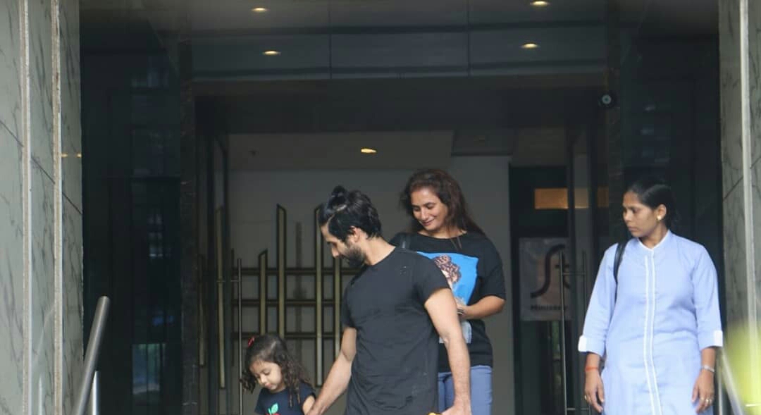 Shahid Kapoor And Mira Rajput Seen At Juhu