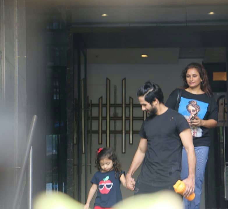 Shahid Kapoor And Mira Rajput Seen At Juhu