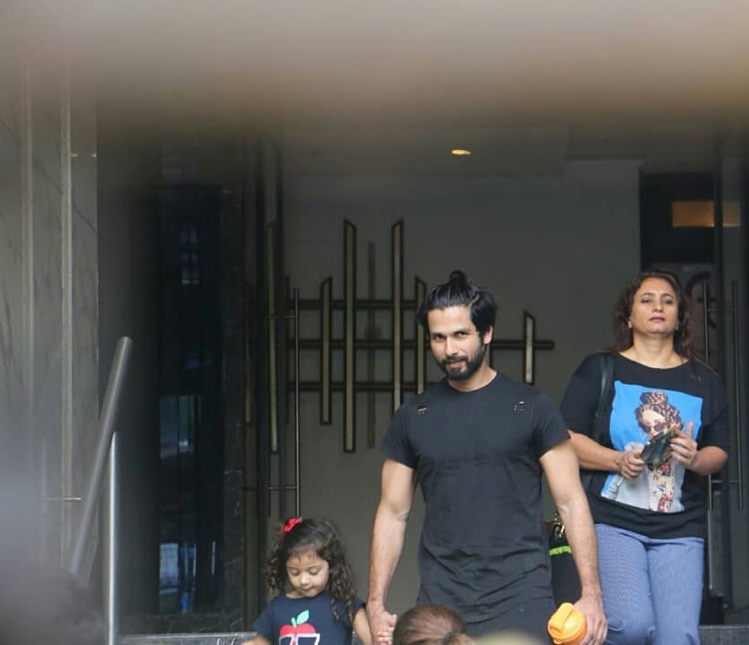 Shahid Kapoor And Mira Rajput Seen At Juhu