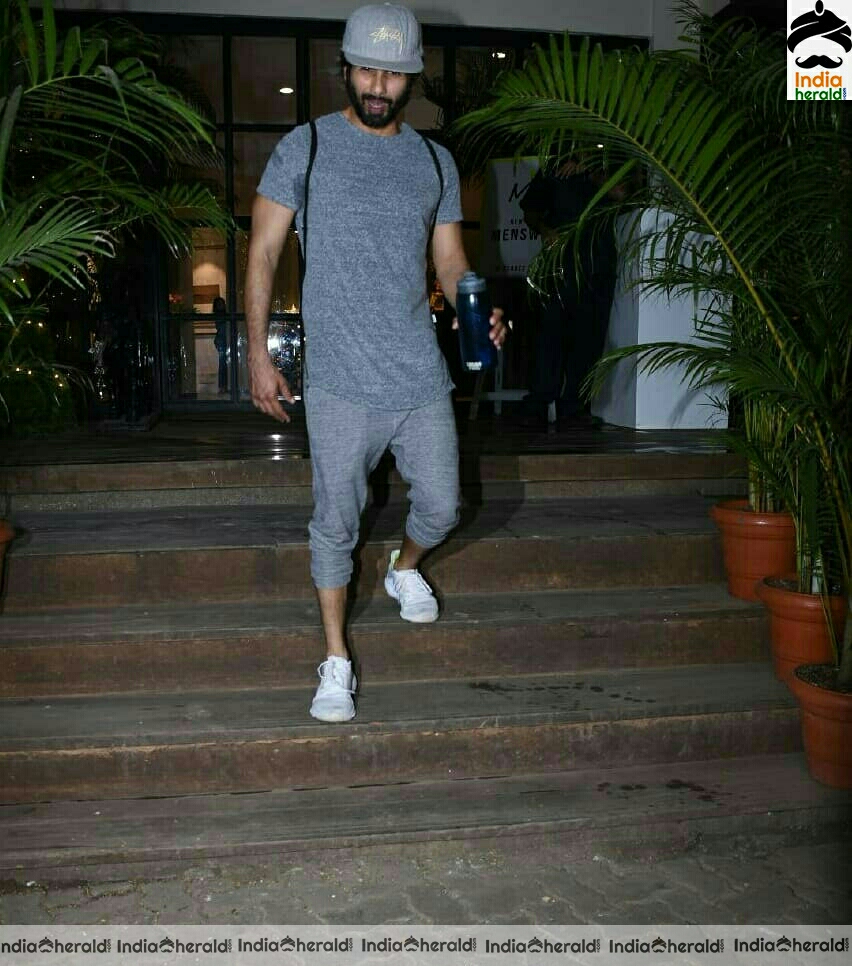 Shahid kapoor and Mira Rajput Spotted At Gym In Bandra