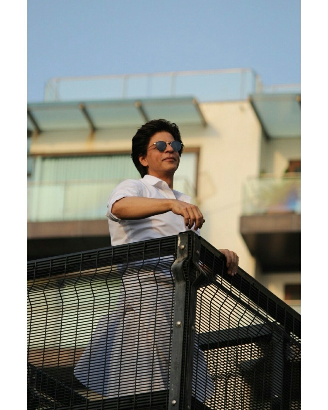 Shahrukh Khan During A Fan Meet From House Balcony