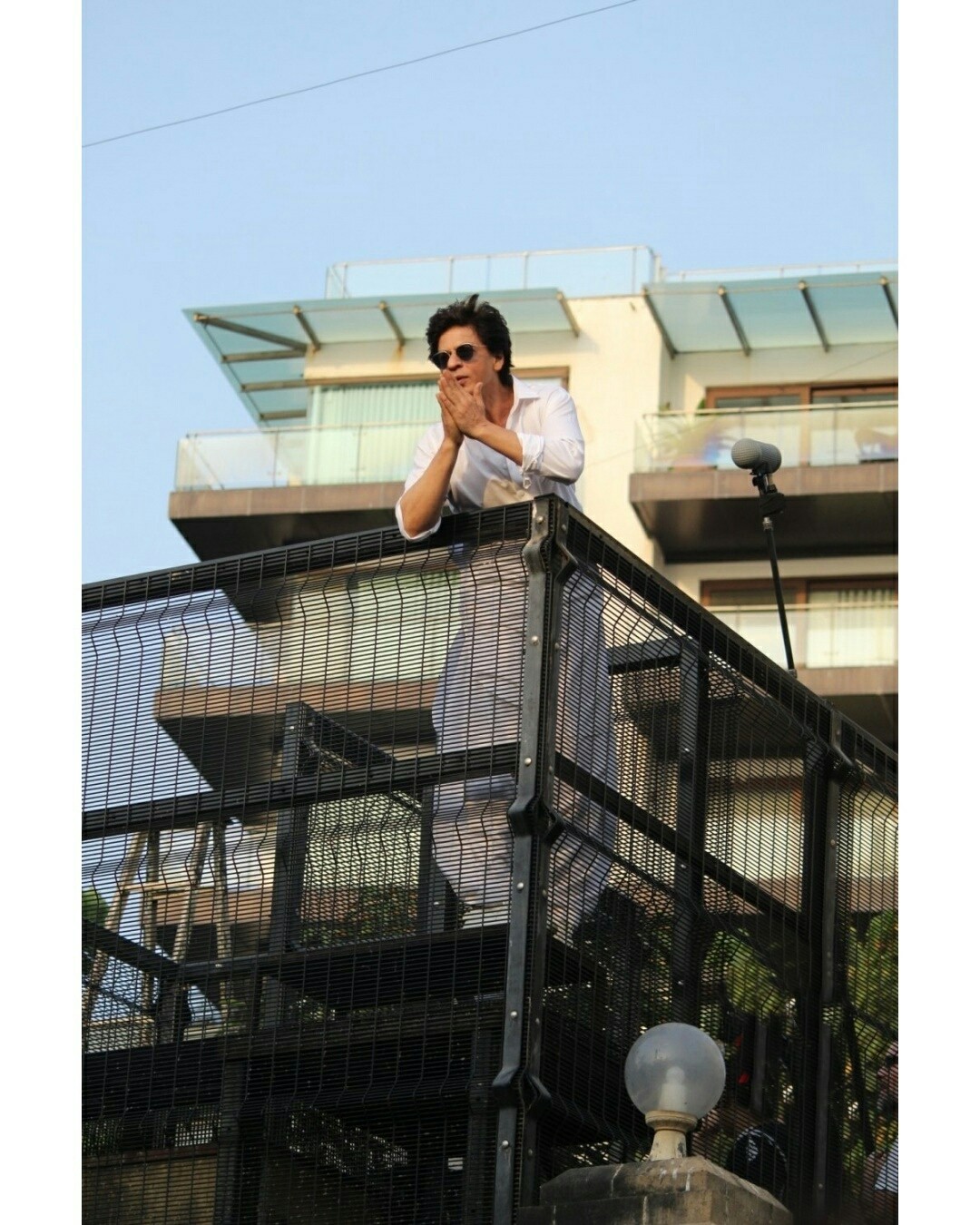 Shahrukh Khan During A Fan Meet From House Balcony