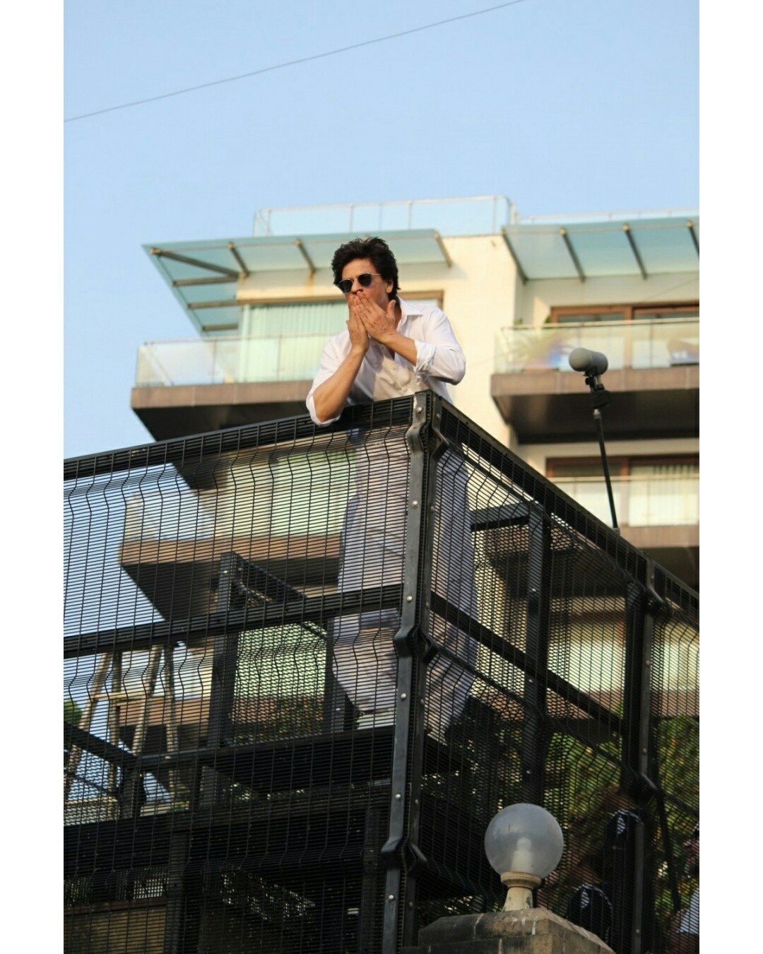 Shahrukh Khan During A Fan Meet From House Balcony
