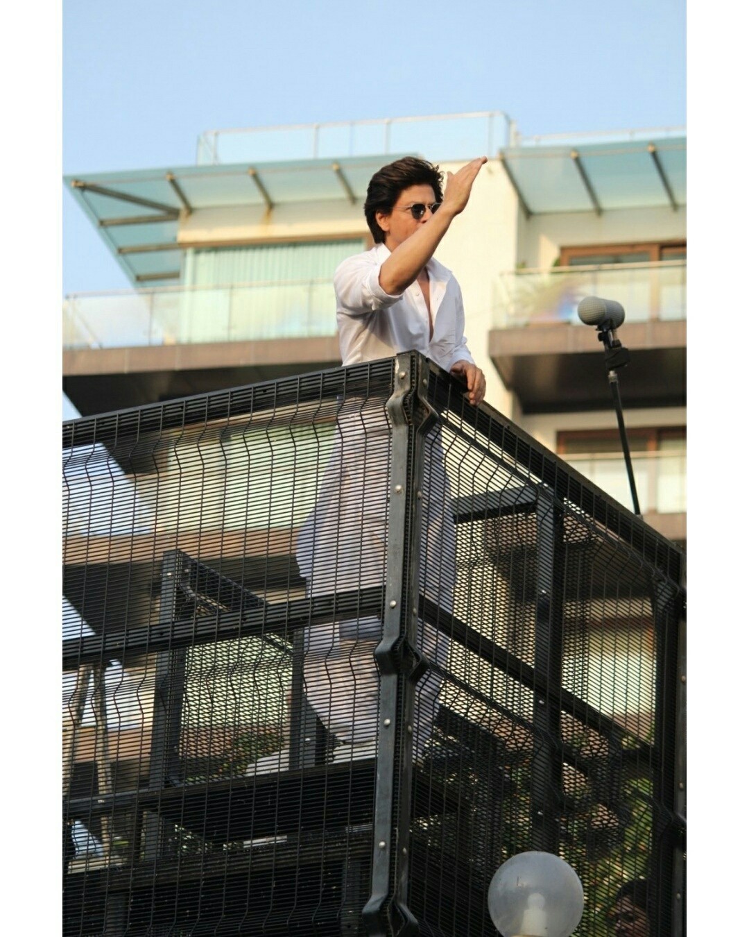 Shahrukh Khan During A Fan Meet From House Balcony