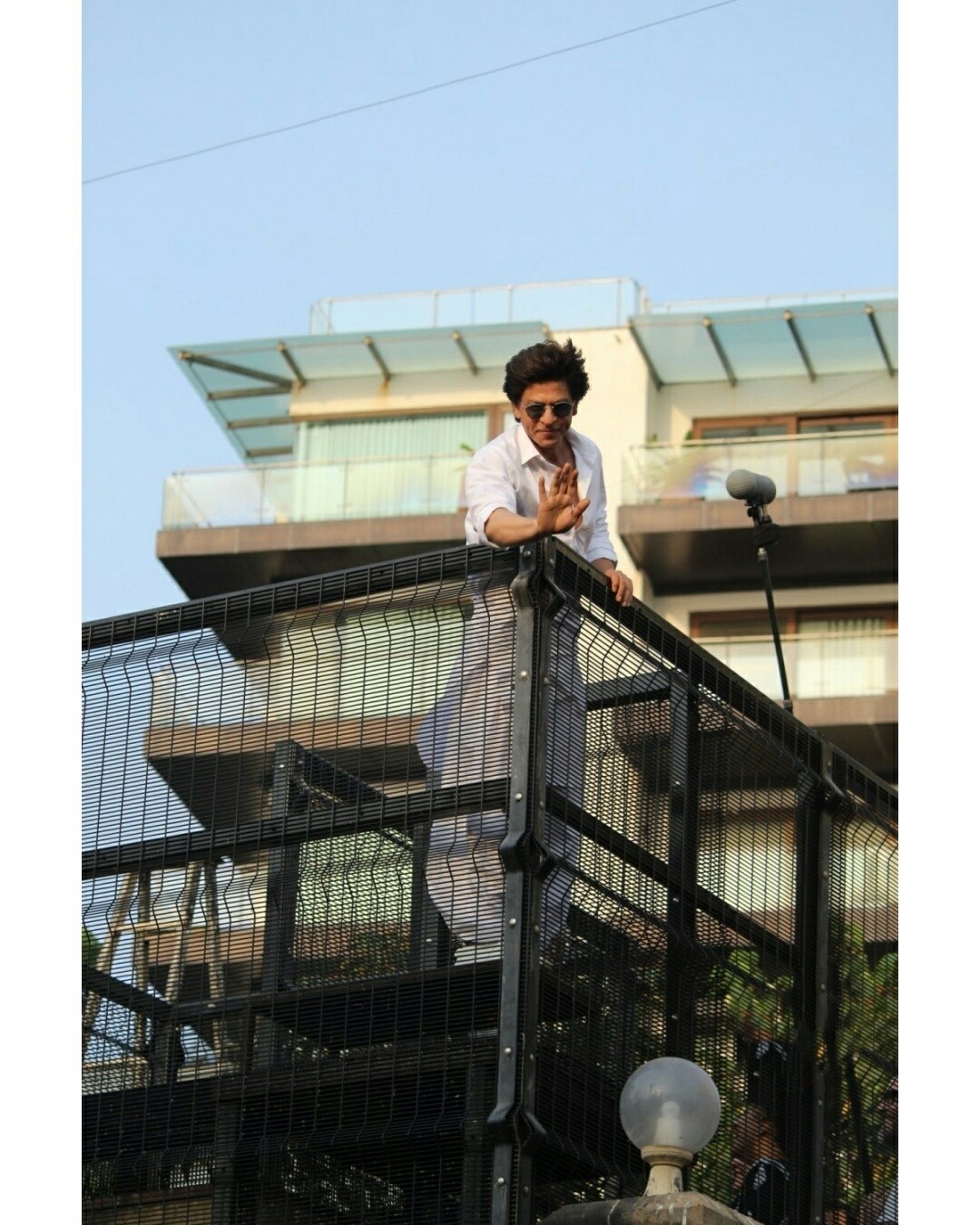 Shahrukh Khan During A Fan Meet From House Balcony