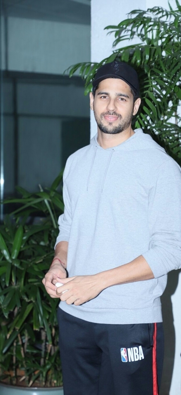 Siddharth Malhotra Seen At Juhu