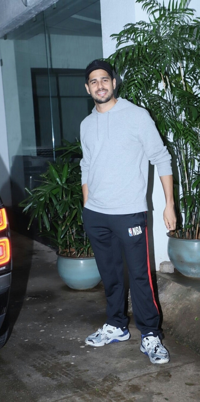 Siddharth Malhotra Seen At Juhu