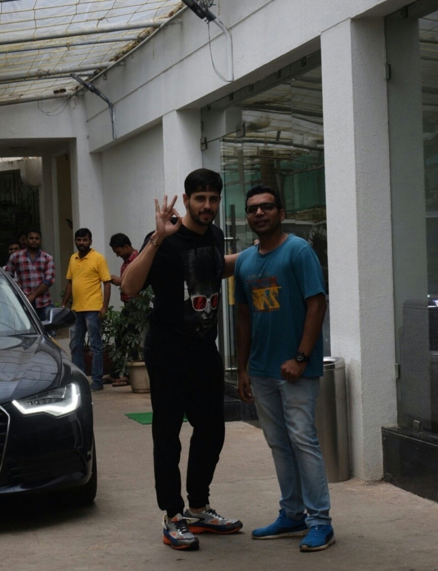 Siddharth Malhotra Spotted Outside At Bandra