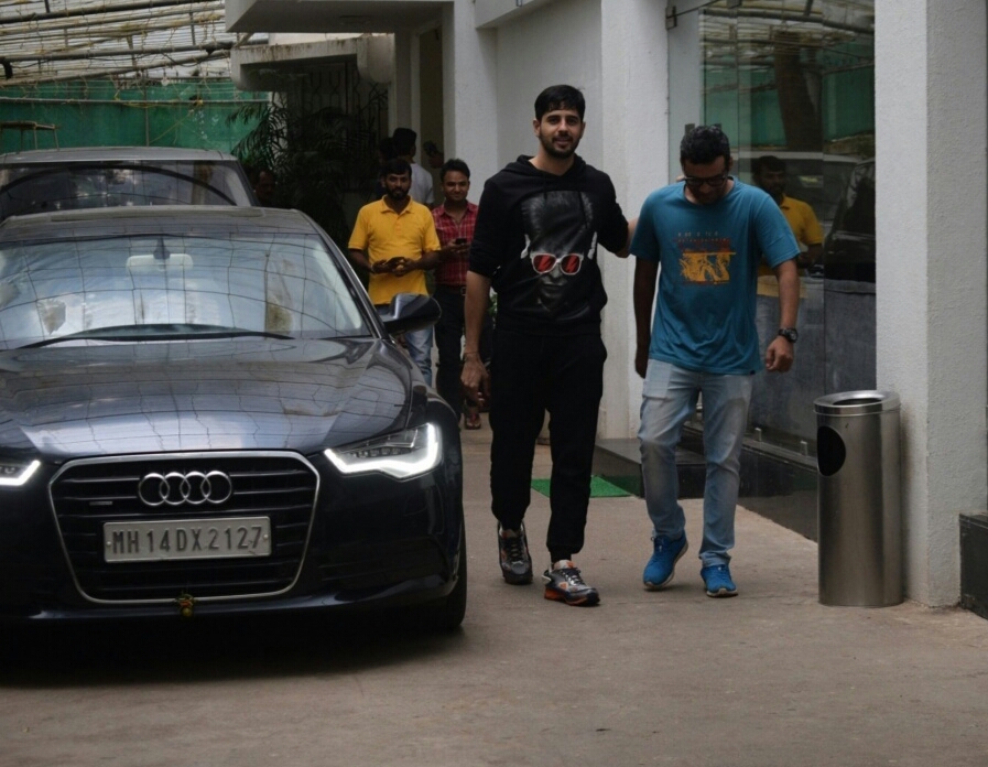 Siddharth Malhotra Spotted Outside At Bandra