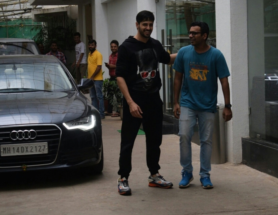 Siddharth Malhotra Spotted Outside At Bandra