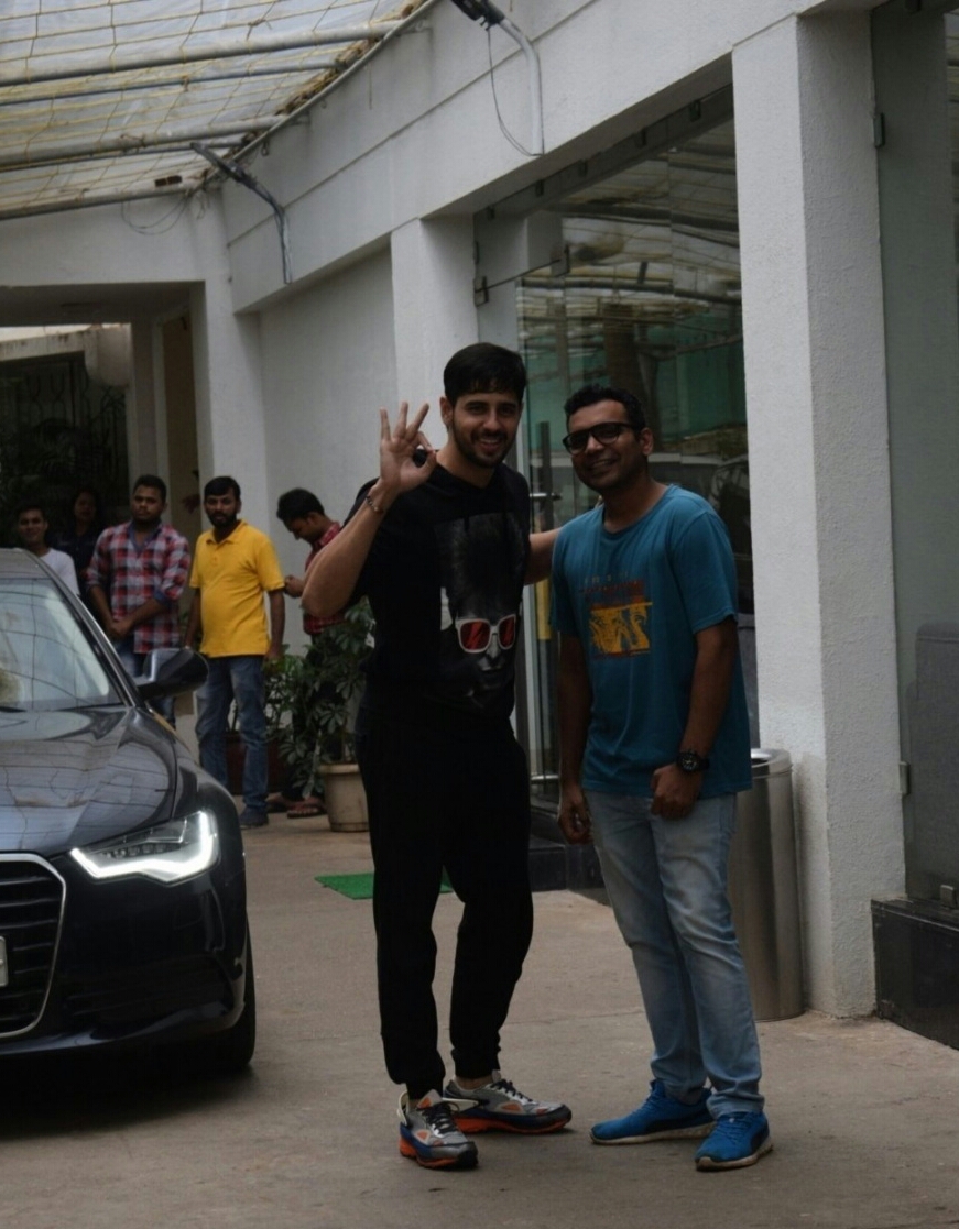 Siddharth Malhotra Spotted Outside At Bandra