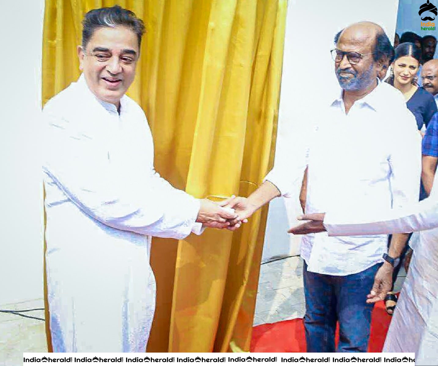 Super Star Rajinikanth and Ulaganayagan Kamal Haasan unveiled the statue of Director K Balachandar Set 1