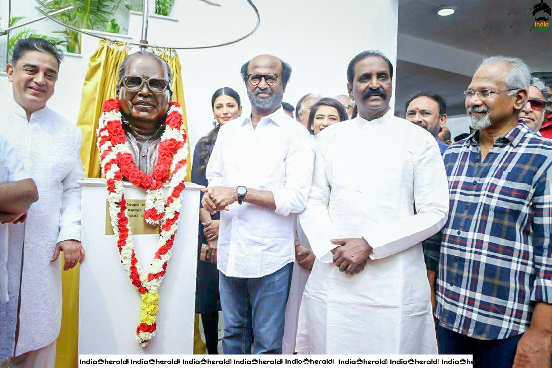 Super Star Rajinikanth and Ulaganayagan Kamal Haasan unveiled the statue of Director K Balachandar Set 1