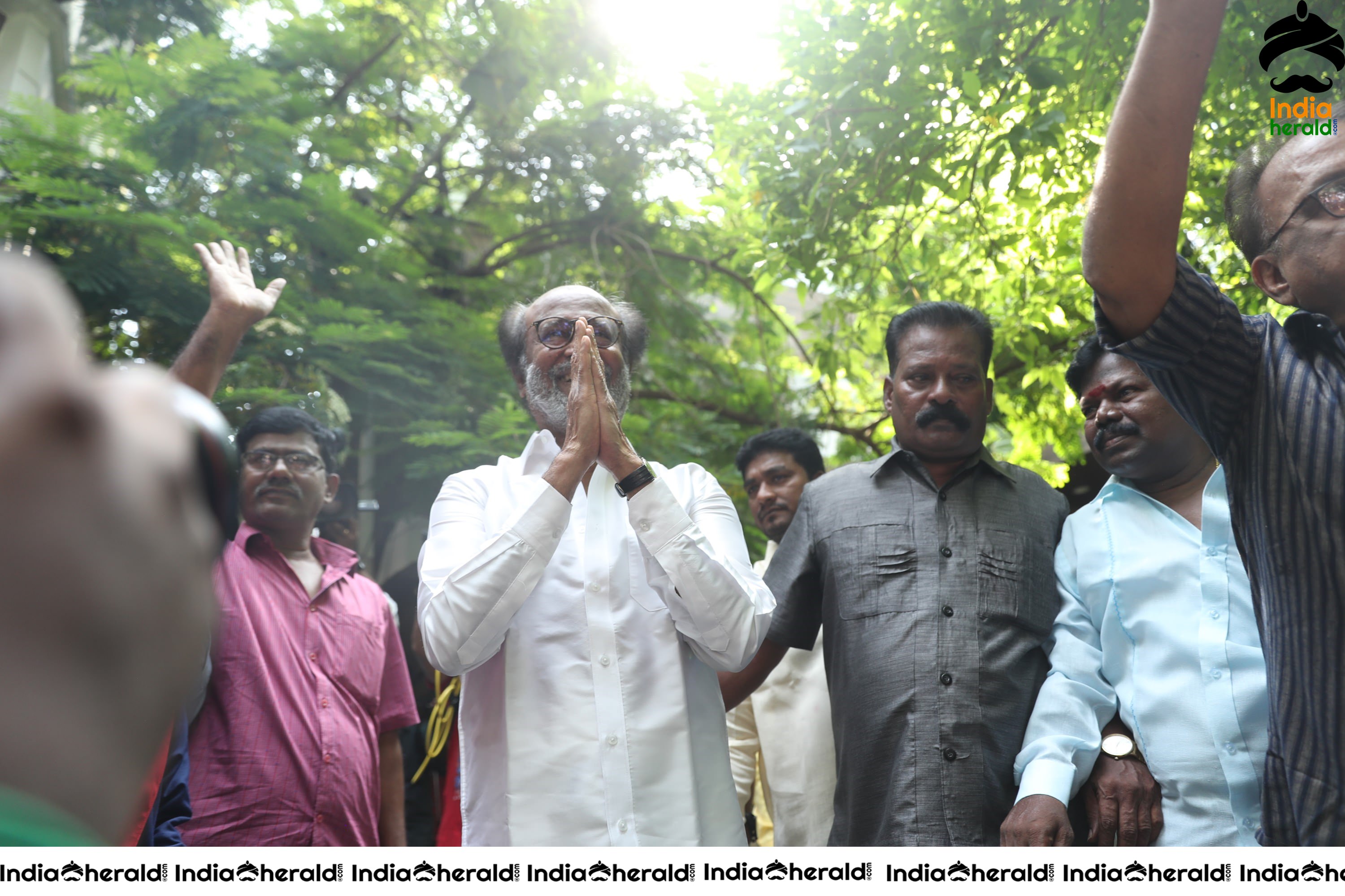 Super Star Rajinikanth Meets the Fans and Media Outside His Residence