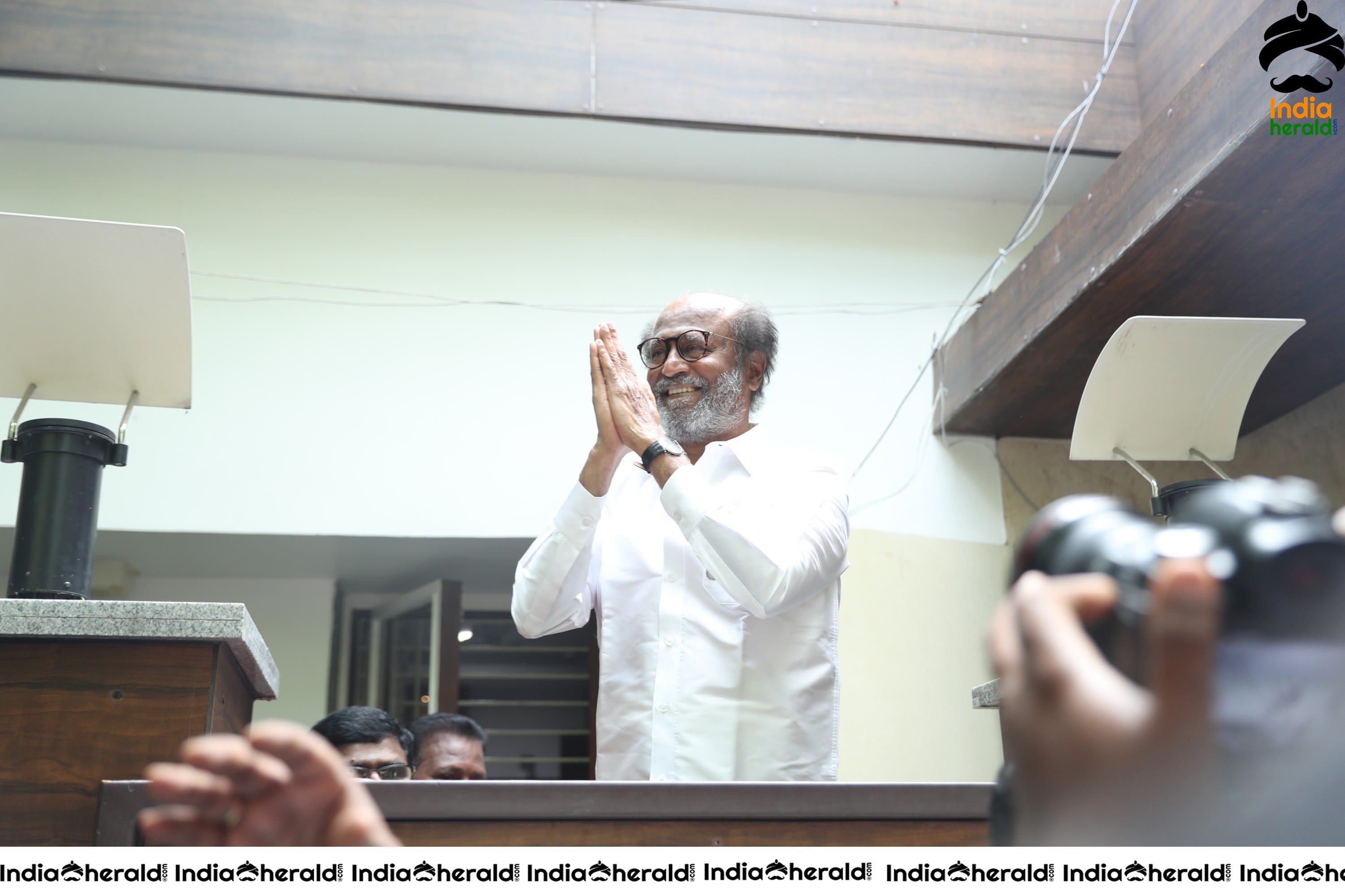 Super Star Rajinikanth Meets the Fans and Media Outside His Residence