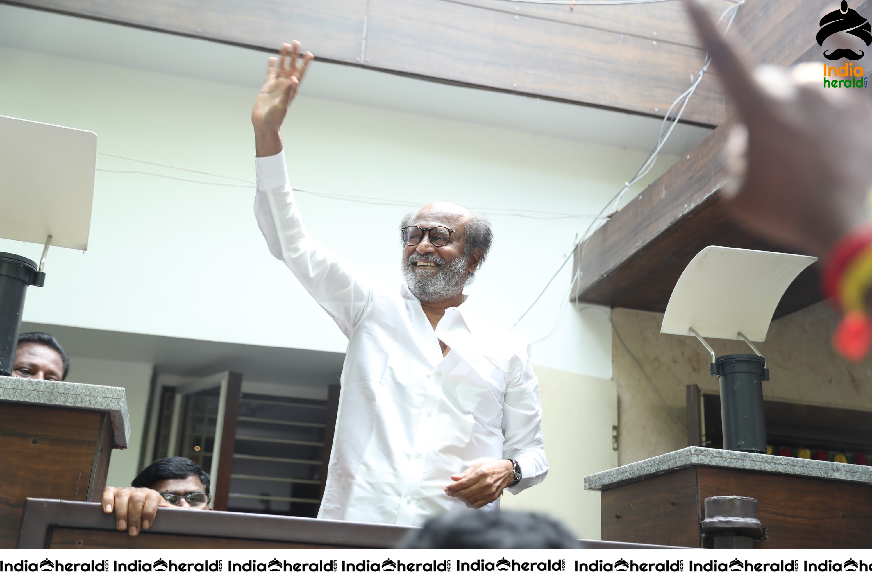 Super Star Rajinikanth Meets the Fans and Media Outside His Residence