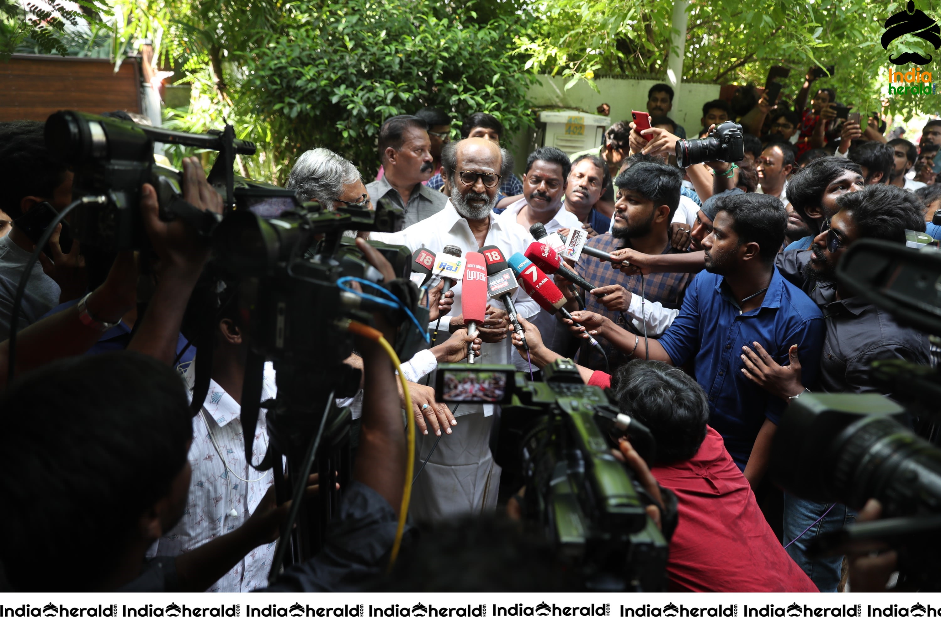 Super Star Rajinikanth Meets the Fans and Media Outside His Residence