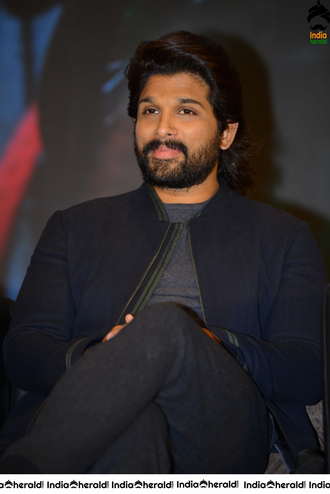 Various Moods of Actor Allu Arjun On the Stage Set 1