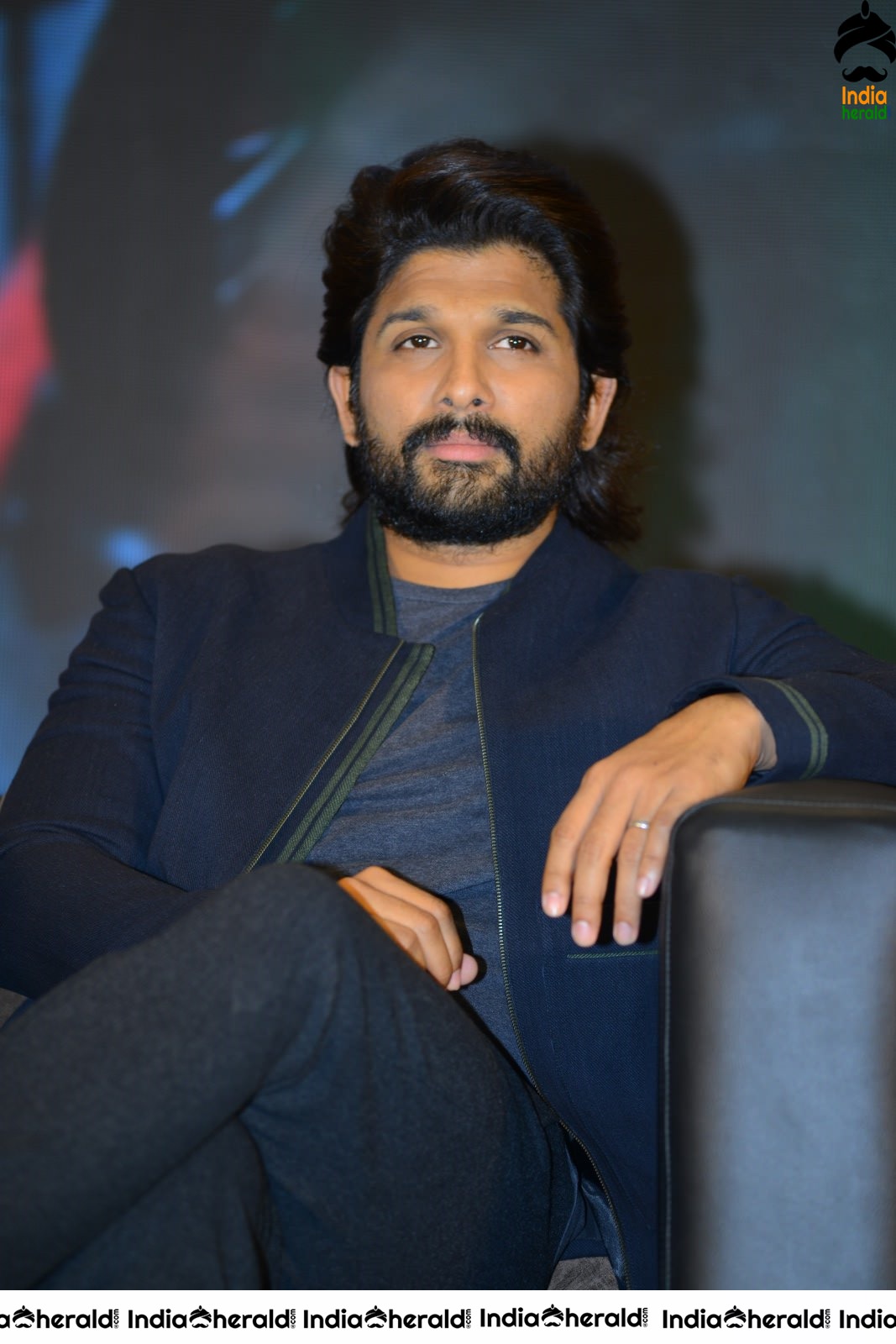 Various Moods of Actor Allu Arjun On the Stage Set 1