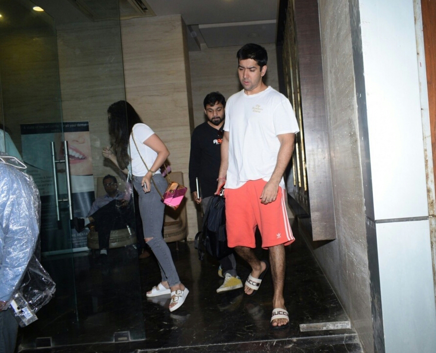 Varun Dhawan Family Members And Girl Friend Seen At Juhu