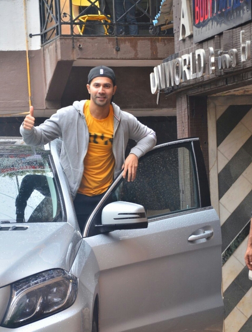 Varun Dhawan Gets Excited On Seeing Fans At Bandra