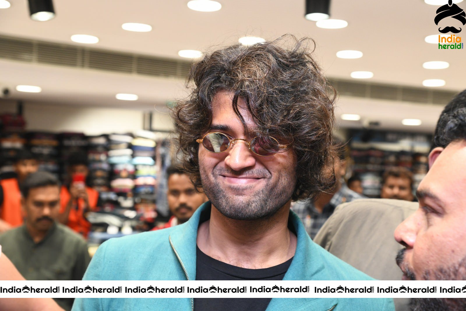 Vijay Devarakonda Launch KLM Shopping Mall Set 1