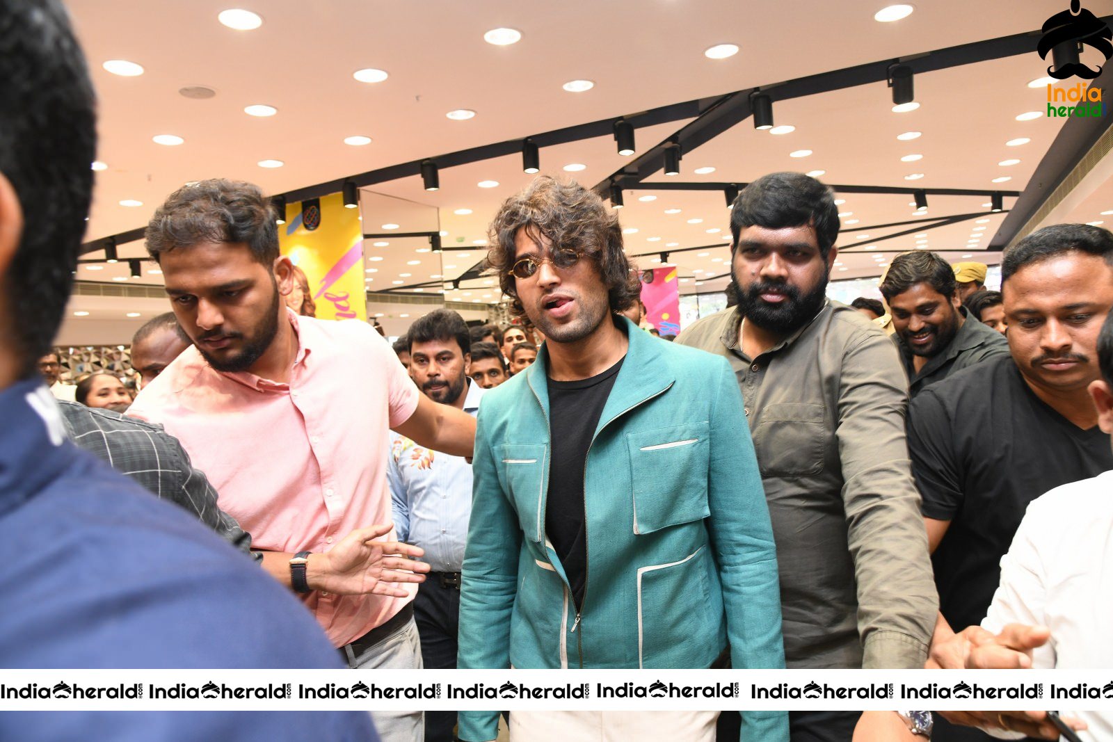 Vijay Devarakonda Launch KLM Shopping Mall Set 1