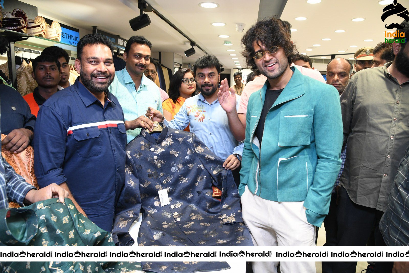 Vijay Devarakonda Launch KLM Shopping Mall Set 2