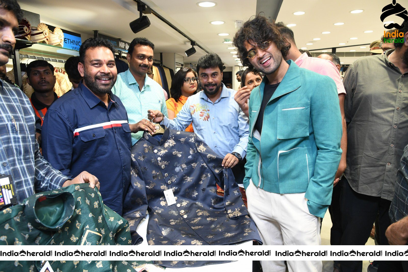 Vijay Devarakonda Launch KLM Shopping Mall Set 2