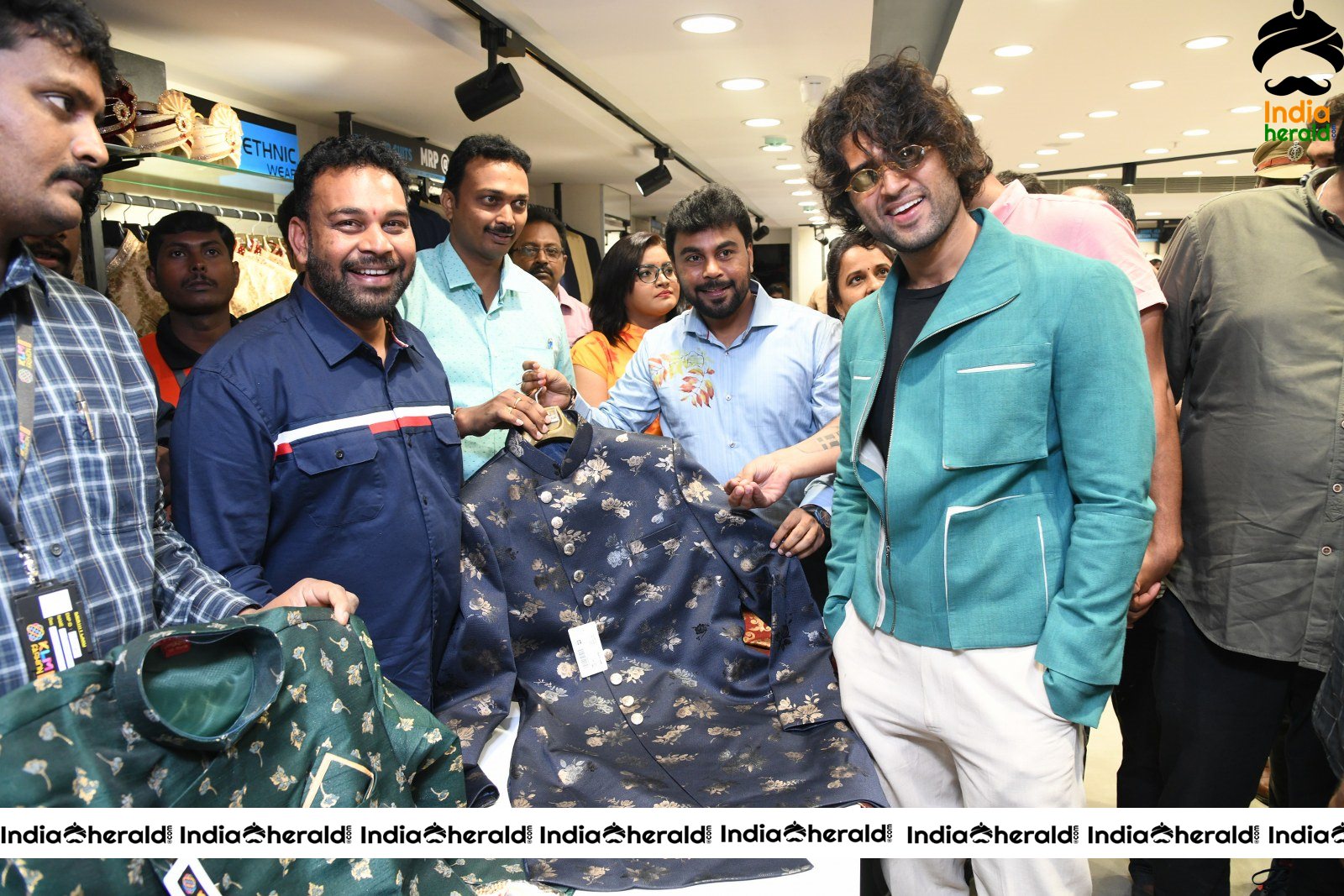 Vijay Devarakonda Launch KLM Shopping Mall Set 2