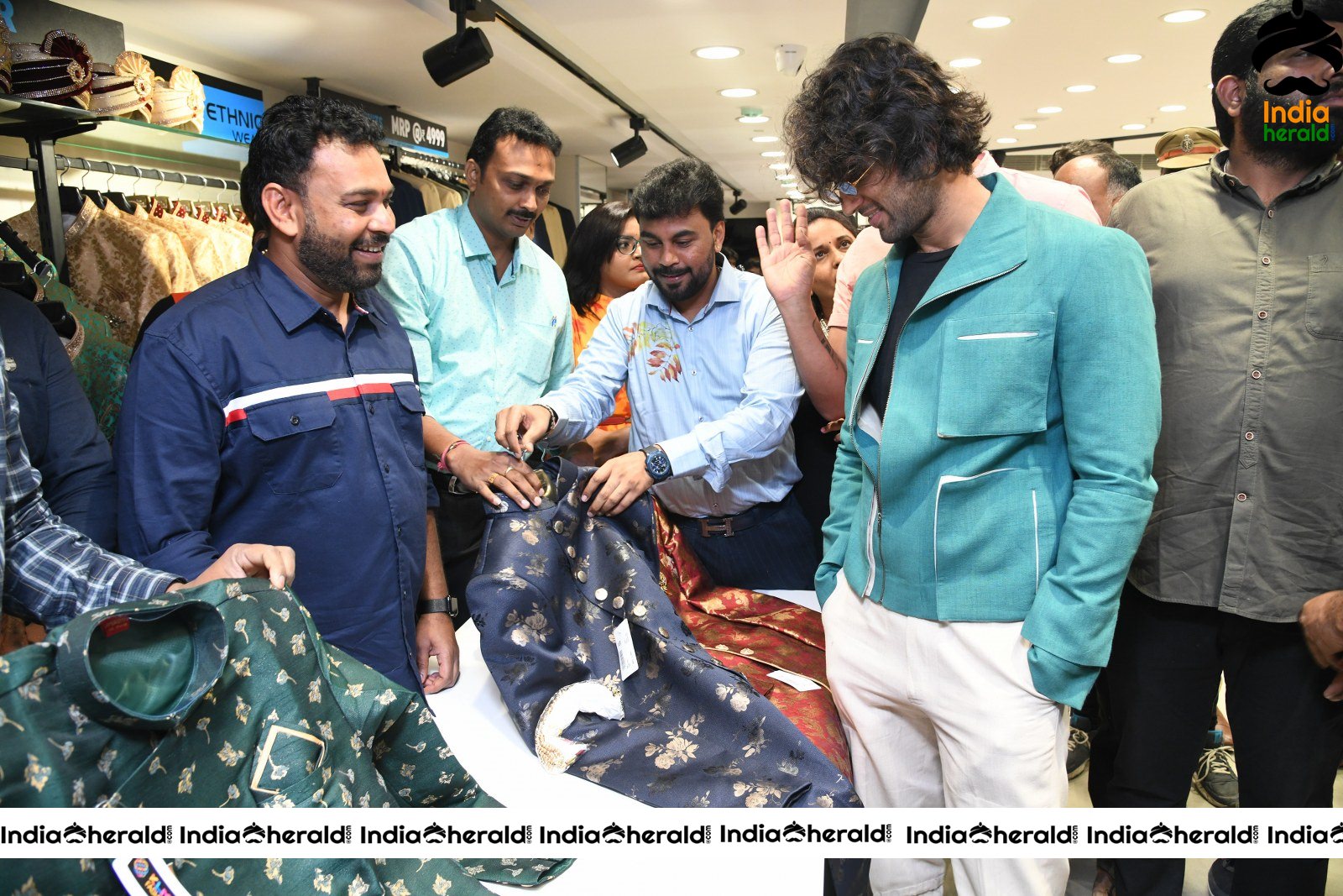 Vijay Devarakonda Launch KLM Shopping Mall Set 2